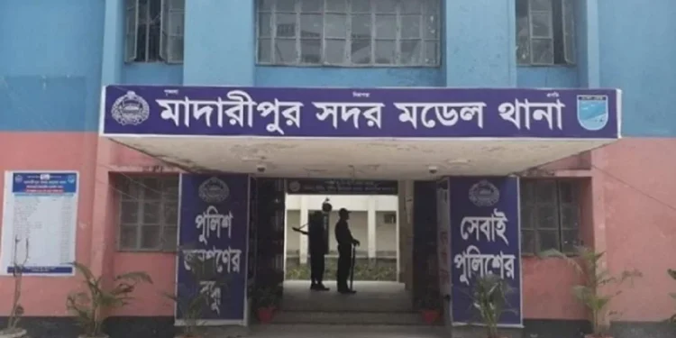 চাঁদাবাজি মামলায় কথিত পরিচয় ডিবি পুলিশ ও সাংবাদিক আটক-২