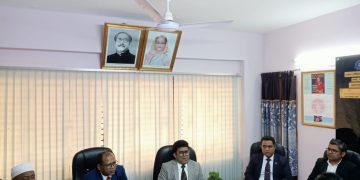 পঞ্চগড় বোদা পৌরসভা পরিদর্শন করেন রংপুরের বিভাগীয় কমিশনার।