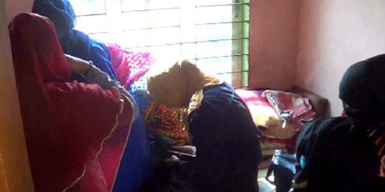 অসামাজিক কাজে জরিত থাকার অভিযোগে আবাসিক হোটেল থেকে ১১ জন আটক।