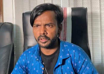 ছিঃ ছিঃ ধ্বনিতে এবার বইমেলা থেকে বিতারিত হিরো আলম। 