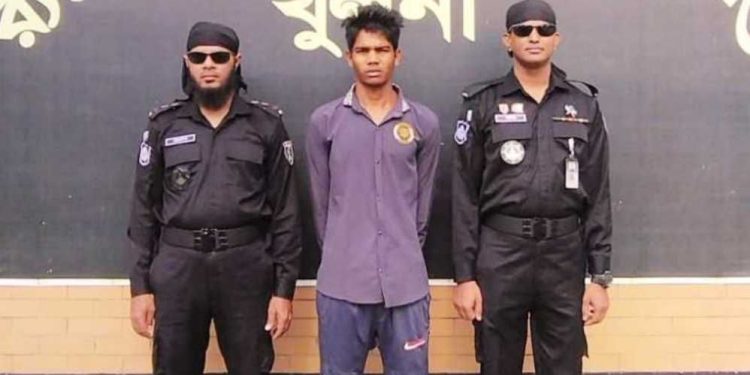 মোল্লাহাটে চাচাকে হত‍্যার ঘটনায় প্রধান আসামি রইস গ্রেফতার