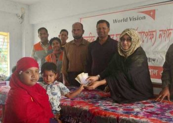 রামপালে ওয়ার্ল্ড ভিশন এর মধ্যমে হতদরিদ্র পরিবারের মধ্যে নগদ অর্থ বিতরণ