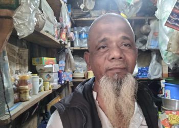 পাঁচবিবিতে বাড়ীঘর না থাকায় রেল স্টেশনে থাকেন আবুল কালাম, 