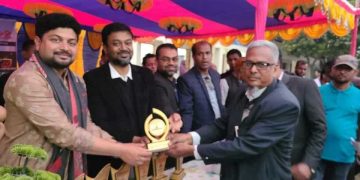 ঝিনাইদহে বিলুপ্ত প্রায় গ্রামীণ খেলায় মেতেছিলো শত শত শিক্ষার্থীসহ নানা শ্রেণী পেশার মানুষ