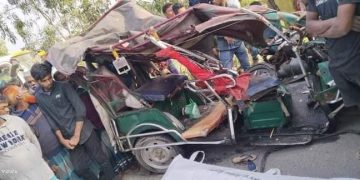 ডুমুরিয়ায় ট্রাকের ধাক্কায় ইজিবাইক চালক পিতাপুত্রসহ নিহত ৫, আহত ২