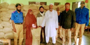 বগুড়া দুপচাঁচিয়ার চামরুল ইউনিয়নে ভিডব্লিউডি কাডধারীদের মাঝে চাল বিতরণ