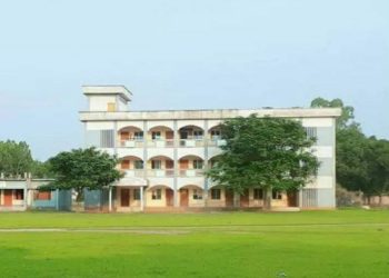 বাড়িতে বাবার লাশ রেখে এসএসসি পরীক্ষা দিলেন হুমায়রা