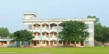 বাড়িতে বাবার লাশ রেখে এসএসসি পরীক্ষা দিলেন হুমায়রা