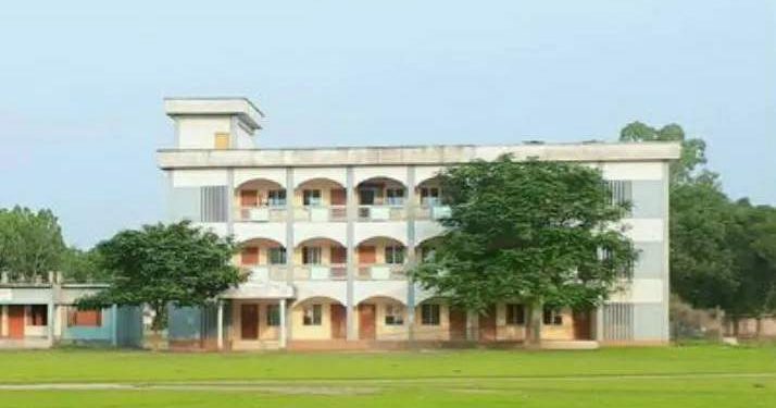 বাড়িতে বাবার লাশ রেখে এসএসসি পরীক্ষা দিলেন হুমায়রা