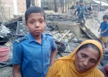 ঝিনাইদহের নফদার আলীর বসত ভিটা পুড়ে শেষ নেই মাথা গোঁজার ঠাই