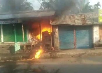 বাগেরহাটে কচুয়ায় আগুনে পুড়ে আহত দুই,কিশোরের মৃত্যু