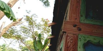 রামপালে বসত ঘরের চাল কেটে দেয়ার অভিযোগ