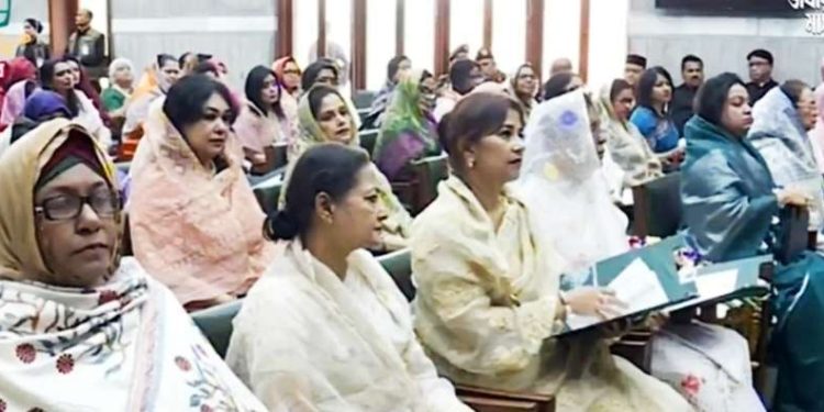 টাঙ্গাইলের তিনজন সংরক্ষিত নারী আসনের এমপিরা শপথ নিলেন