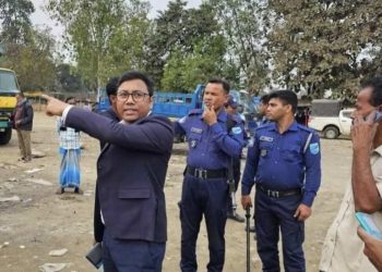 টাঙ্গাইলে কেন্দ্রীয় ঈদগাহ্ মাঠ থেকে অবৈধ ট্রাক স্ট্যান্ড উচ্ছেদ