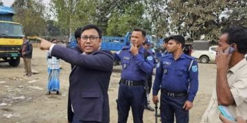 টাঙ্গাইলে কেন্দ্রীয় ঈদগাহ্ মাঠ থেকে অবৈধ ট্রাক স্ট্যান্ড উচ্ছেদ