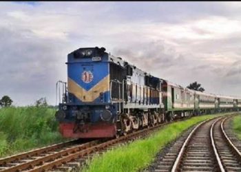 কামারখন্দে রেললাইন পারাপারে ভোগান্তি 