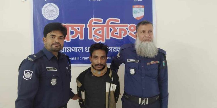 বাগেরহাট রামপালে পুলিশের অভিযানে গাঁজাসহ আটক ১