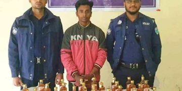 সুনামগঞ্জের দোয়ারাবাজারে মদের চালানসহ কারবারি আটক