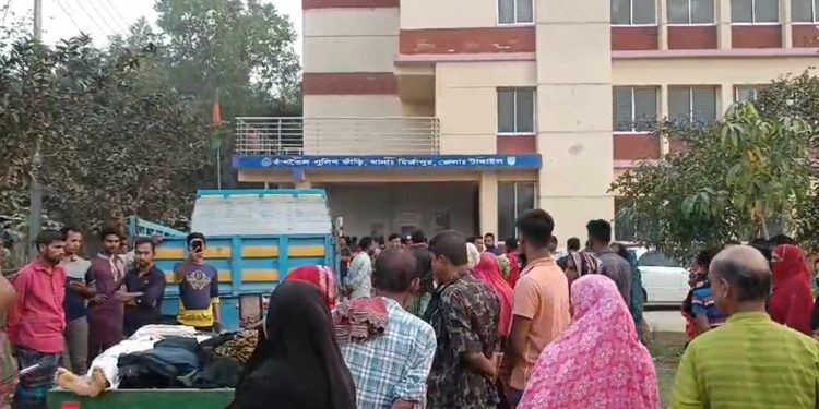 মির্জাপুরে সড়ক দুর্ঘটনায় নারীসহ চারজন নিহত