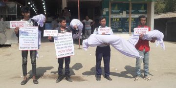 সীমান্তে হত্যা ও বিদেশী আগ্রাসন বন্ধের দাবীতে সীমান্ত অভিমুখে লাশের মিছিল 