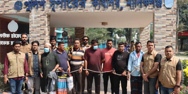 মানিকগঞ্জে তিন প্রতিবন্ধীর বাবাকে খুনের ঘটনায় গ্রেফতার:৭