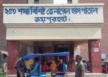 বাড়ি থেকে অফিসে পৌঁছার ভাগ্যের জুটলো না রেশমার 