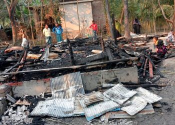 রামপালে বসতঘরে অগ্নিকাণ্ড দরিদ্রের স্বপ্ন পুড়ে ছাই