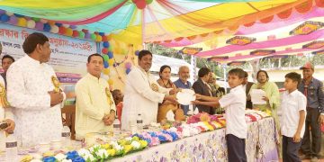 টাঙ্গাইলে ঐতিহ্যবাহী বাঘিল কৃষ্ণ কুমার উচ্চ বিদ্যালয়ে পুরস্কার বিতরণী