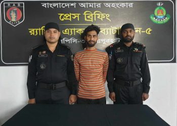 জয়পুরহাটে কুখ্যাত সন্ত্রাসী ও মাদক ব্যবসায়ী গ্রেফতার 