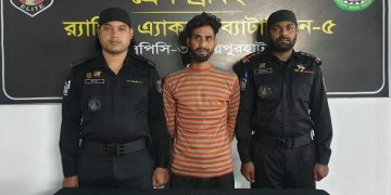 জয়পুরহাটে কুখ্যাত সন্ত্রাসী ও মাদক ব্যবসায়ী গ্রেফতার 