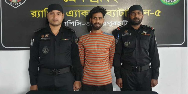 জয়পুরহাটে কুখ্যাত সন্ত্রাসী ও মাদক ব্যবসায়ী গ্রেফতার