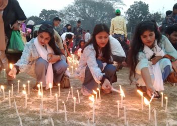 নড়াইলে মোমবাতি প্রজ্জ্বলন করে ভাষা শহীদদের স্মরণ