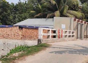 ব্রিজ ও সরকারি খাল দখল করে মার্কেট নির্মান করছে প্রভাবশালী হেলাল উদ্দিন