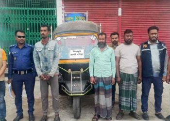 বাগেরহাটে চোরাই মাহিন্দ্রাসহ চোর সদস্য গ্রেফতার ৩