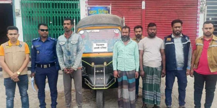 বাগেরহাটে চোরাই মাহিন্দ্রাসহ চোর সদস্য গ্রেফতার ৩