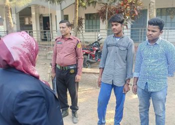 নওগাঁ-২ আসন জাল ভোট দিতে গিয়ে পুলিশের হাতে আটক ২