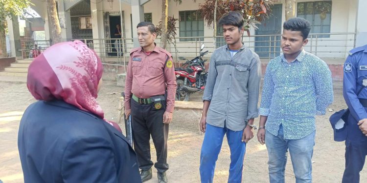 নওগাঁ-২ আসন জাল ভোট দিতে গিয়ে পুলিশের হাতে আটক ২