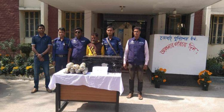 শালিখায় তিন কেজি পাঁচশত গ্রাম গাঁজাসহ আটক এক।