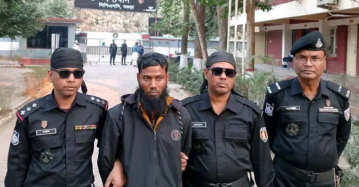 বগুড়ায় র্যাবের হাতে ডাকাত দলের সর্দার গ্রেফতার