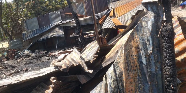 নিয়ামতপুরে অগ্নিকাণ্ডে ৬ দোকান পুড়ে ছাই