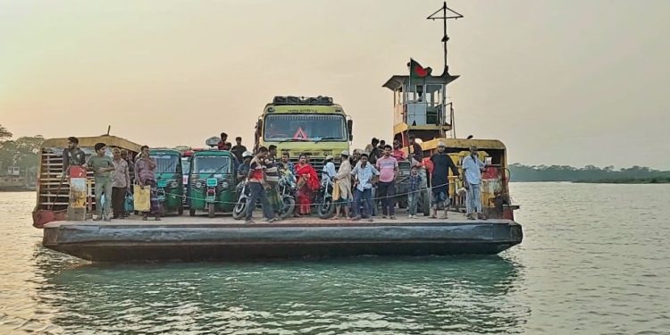 একটি সেতুর অভাবে ৮ লাখ মানুষের ভোগান্তি