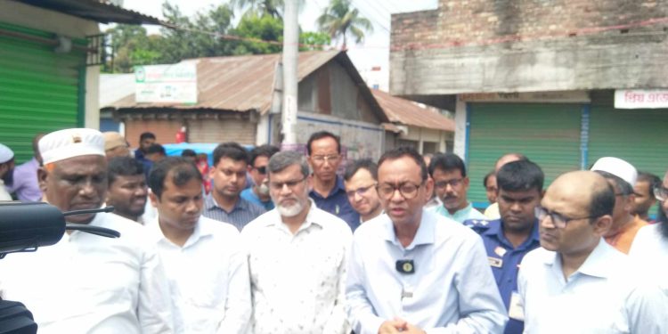 পঞ্চগড়ে বাজার তদারকি করলেন ভোক্তা অধিকারের মহাপরিচালক।