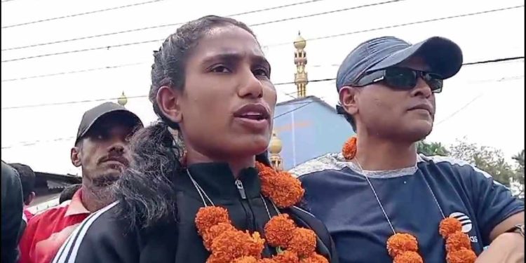 নিজ জেলা পঞ্চগড়ে ইয়ারজানকে সংবর্ধনা