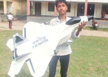 গোপালপুরে ইউটিউব দেখে বিমান বানিয়ে সবাইকে চমকে দিলেন সিয়াম