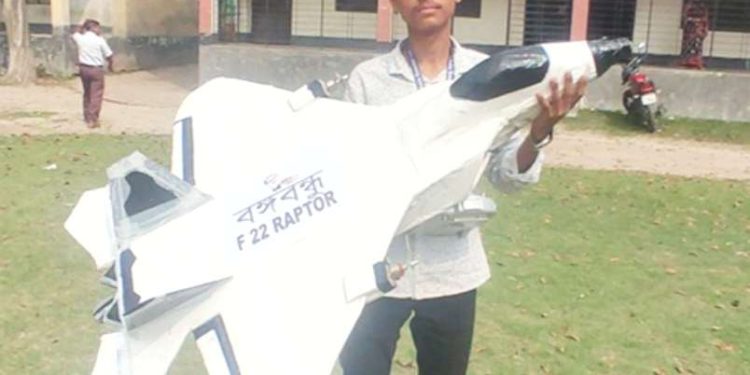 গোপালপুরে ইউটিউব দেখে বিমান বানিয়ে সবাইকে চমকে দিলেন সিয়াম