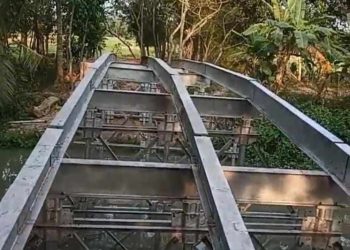 বাউফলে ৬২ লাখ টাকার আয়রন ব্রিজে শতাধিক জোড়াতালি!