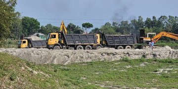 কালিহাতীতে পুংলি নদীর পাড় কেটে বিক্রির মহোৎসব