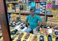 বেড়ায় জুতা বিক্রেতাদের মুখে নেই কোন হাসি