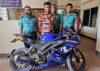 রাজশাহীর বায়া তে বাইকারের ধাক্কায় ট্রাফিক সার্জেন্ট আহত , এয়ারপোর্ট থানা পুলিশের হাতে গ্রেফতার 