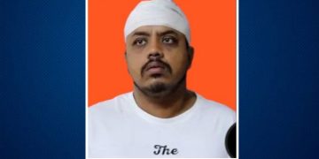 গুলি করার ঘটনায় শিক্ষক রায়হান শরীফকে সাময়িকভাবে বরখাস্ত